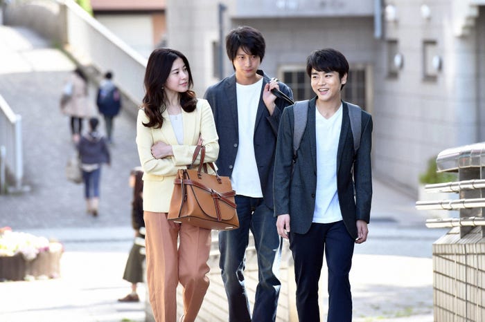 吉高由里子、向井理、泉澤祐希/「わたし、定時で帰ります。」第6話より(C)TBS