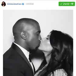 キム・カーダシアン＆カニエ・ウェスト、熱烈キスで結婚1周年を祝福／Kim Kardashian Instagramより【モデルプレス】