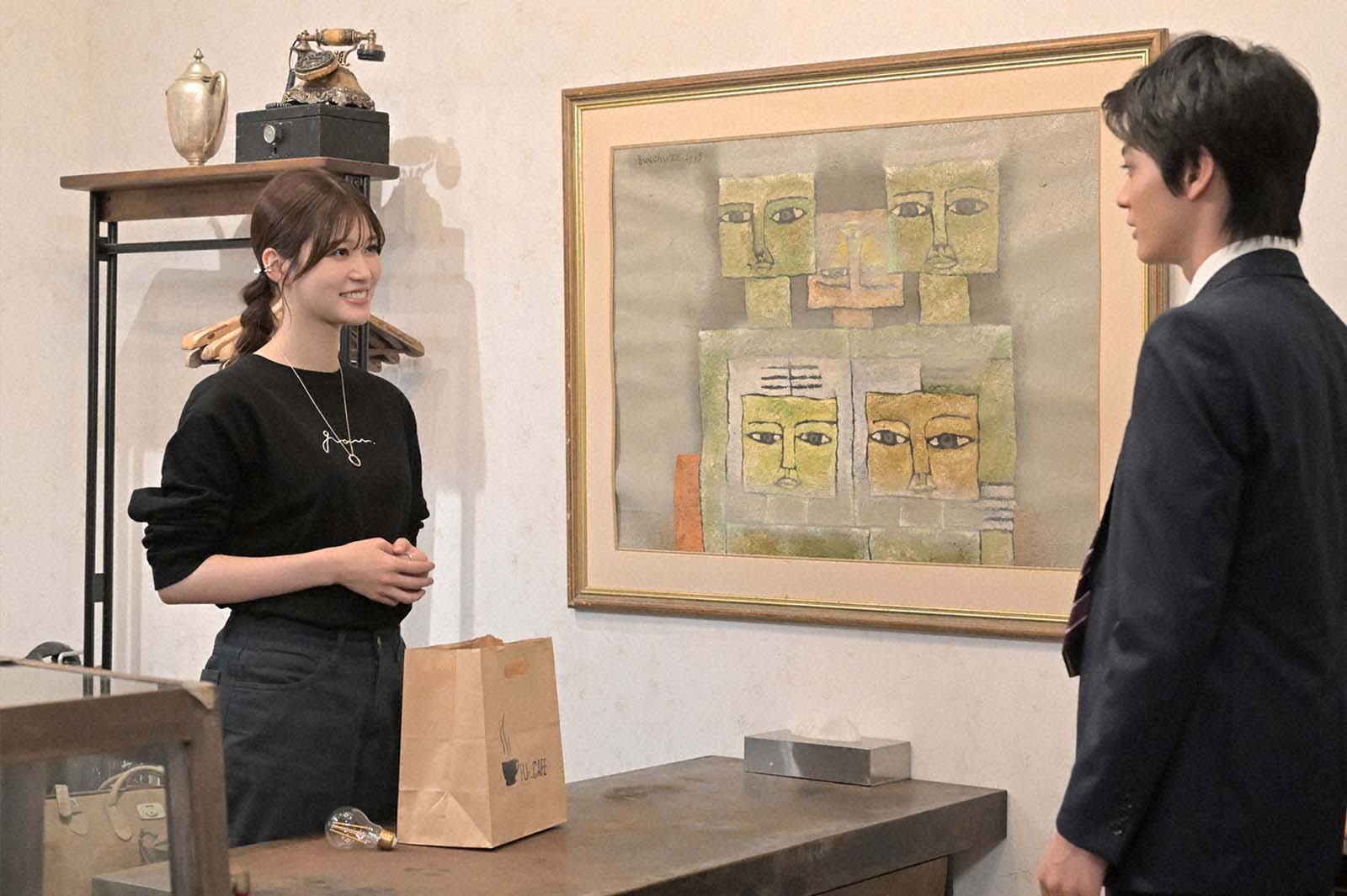 生見愛瑠、神尾楓珠「くるり～誰が私と恋をした？～」第8話より（C）TBS