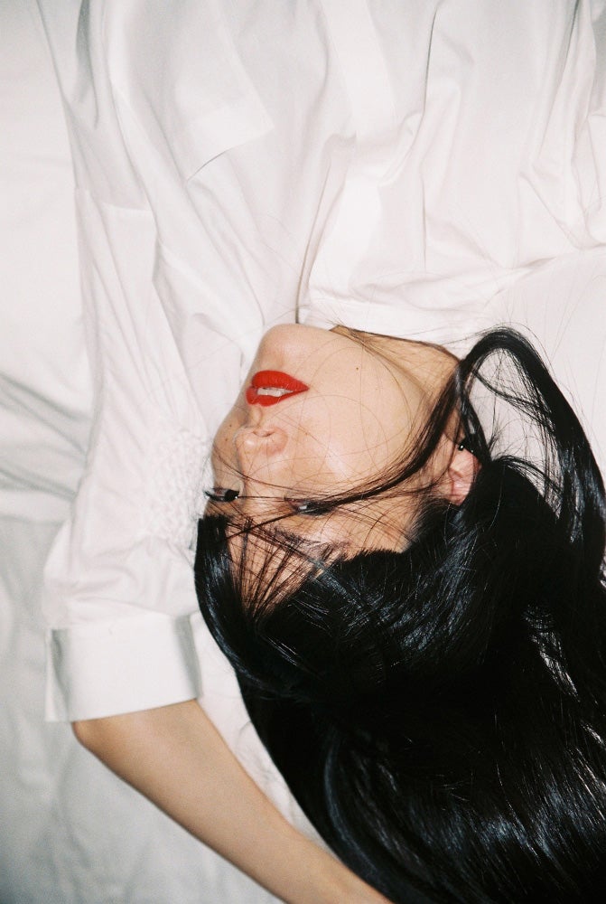 秋元梢『kozue 2017-2018』表紙（別パターン）／画像提供：所属事務所