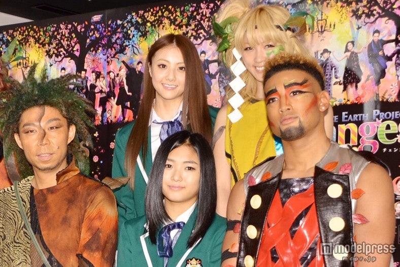 【後列左から】E-girlsのShizuka、Ami【前列左から】USA、水野絵梨奈、EXILEの関口メンディー