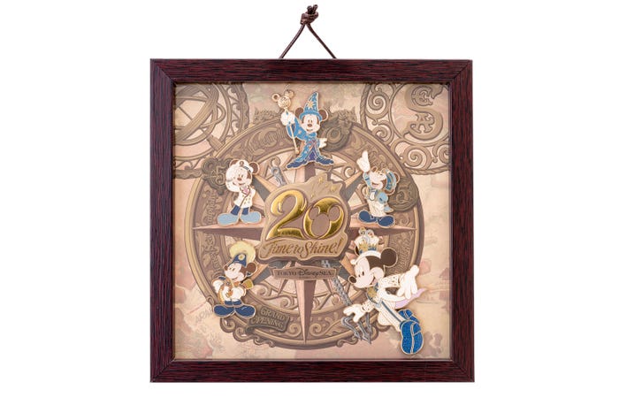 ピンバッジセット 6,000円(C)Disney