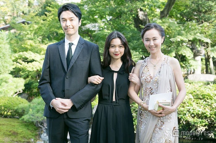 (左から)長谷川博己、二階堂ふみ、工藤夕貴