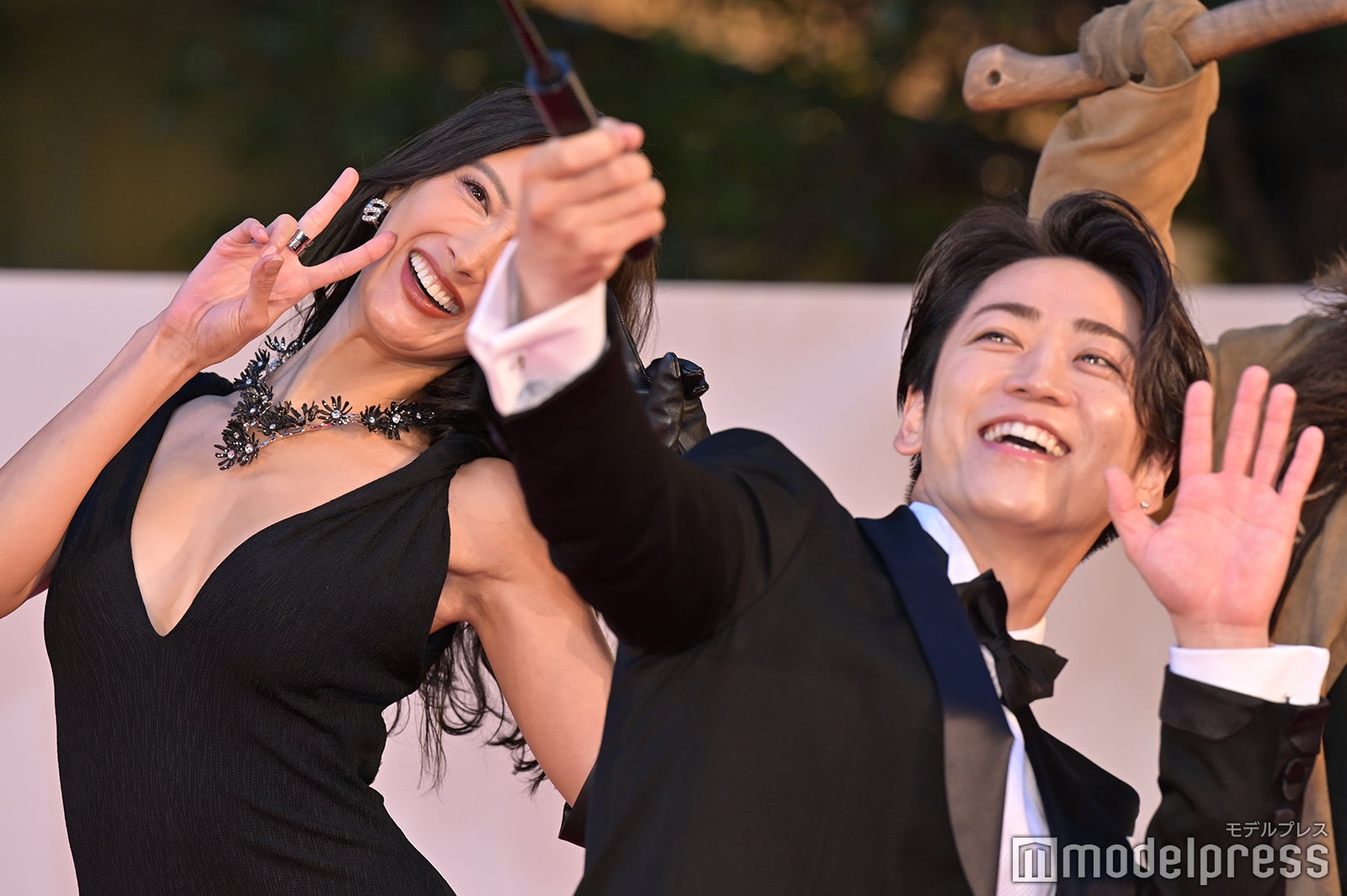 菜々緒、亀梨和也（C）モデルプレス