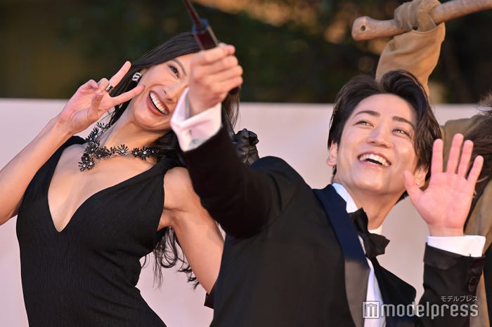 菜々緒、亀梨和也(C)モデルプレス