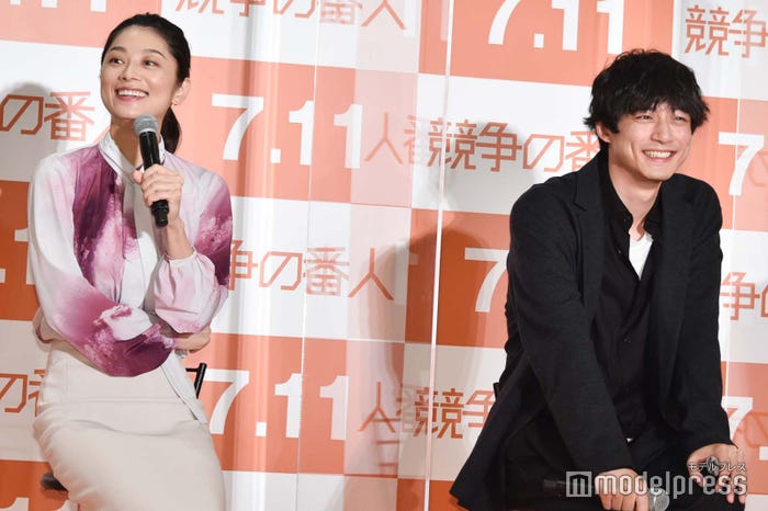 小池栄子、坂口健太郎 (C)モデルプレス