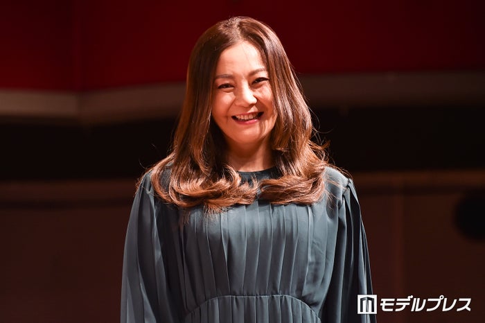 華原朋美、息子と渋谷センター街へ 密着2ショットに「可愛い」「素敵な親子」と反響