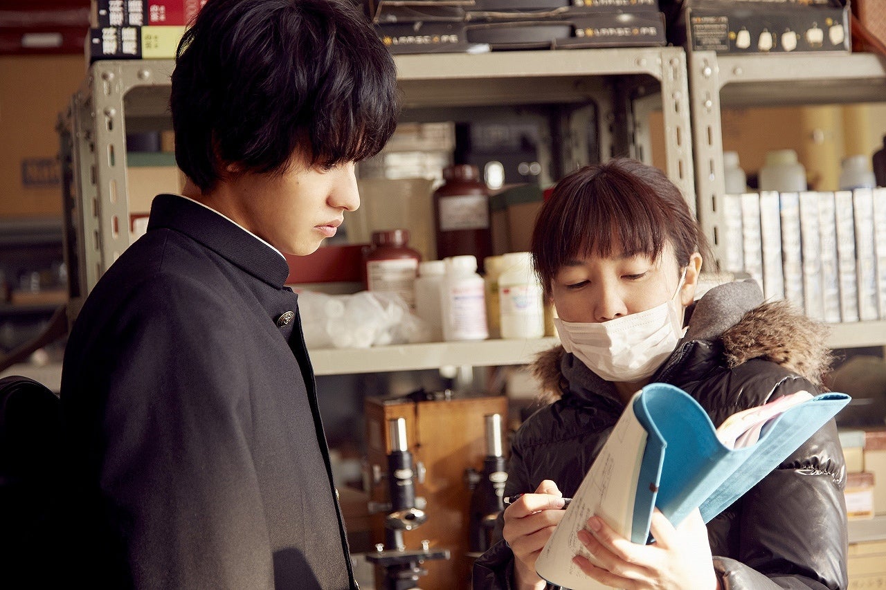 山崎賢人（左）（C）2017「氷菓」製作委員会