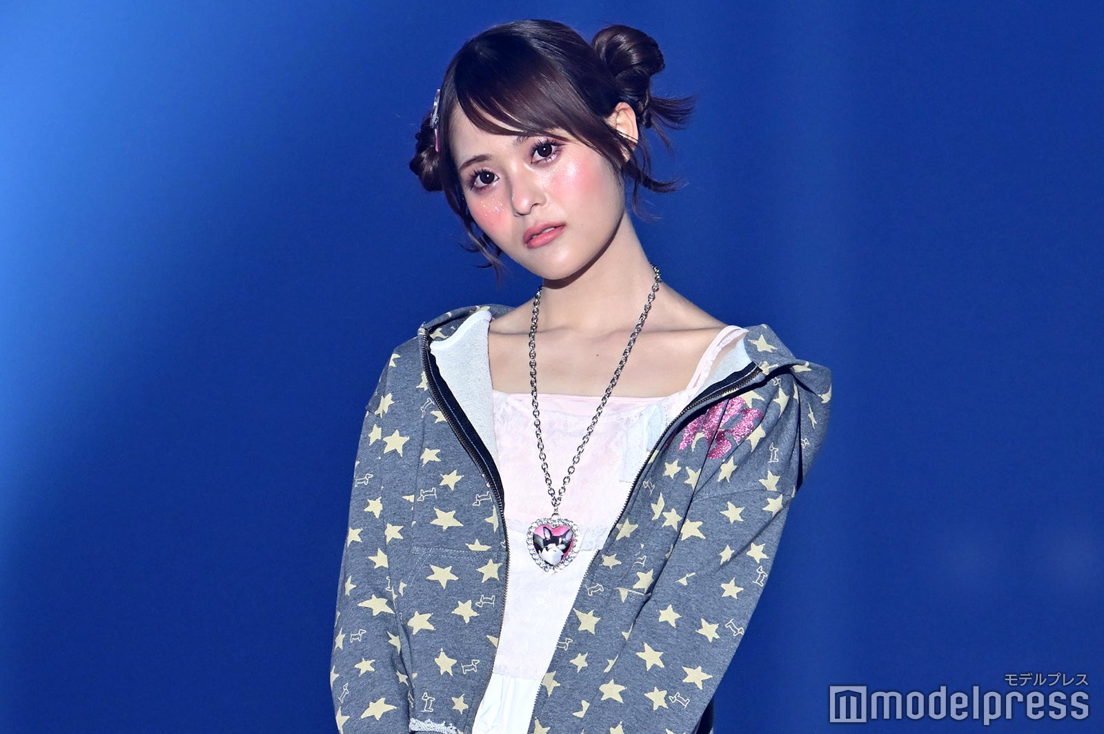 MORE STAR森田あみ、濃いめチーク×お団子ヘアが新鮮【IDOL RUNWAY COLLECTION 2026】
