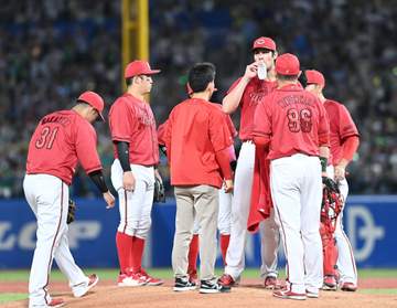 広島 大敗で今季ワースト借金14 リーグ再開初戦は拙守重なって9失点