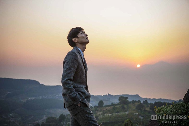 高良健吾／「KENGO KORA×KUMAMOTO パンフレット」より／画像提供：所属事務所