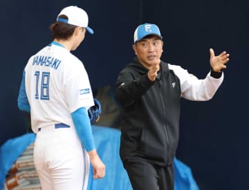 日本ハム・山崎 “昌スクリュー”に挑戦 山本昌臨時コーチ「バッチリ」手応え 思わぬ副産物も