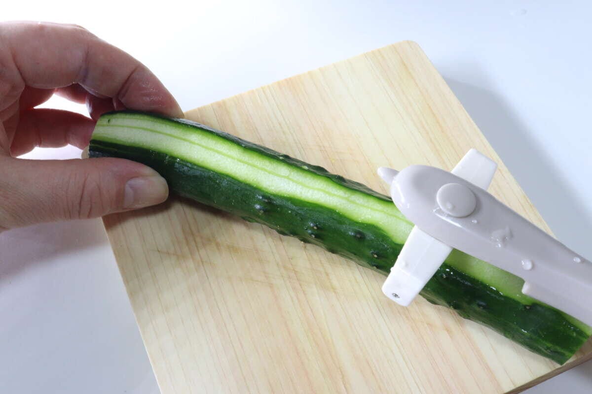 回転ピーラー 横向き使用例 回転ピーラー 横向き使用例