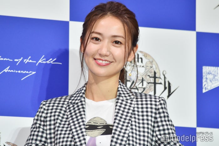 第1子妊娠の板野友美 大島優子 篠田麻里子らも祝福 ラブラブ夫婦動画に 素敵 こっちまで幸せ の声 モデルプレス