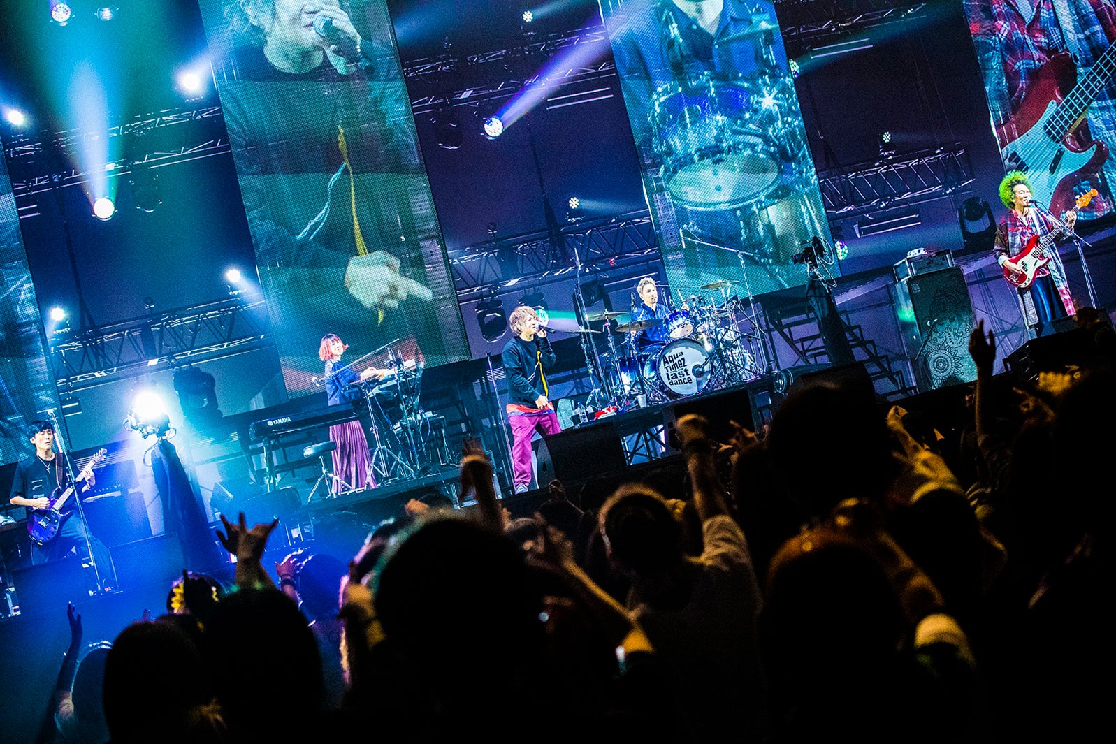 Aqua Timez、ラストライブで感極まる ファンへ感謝＜セット