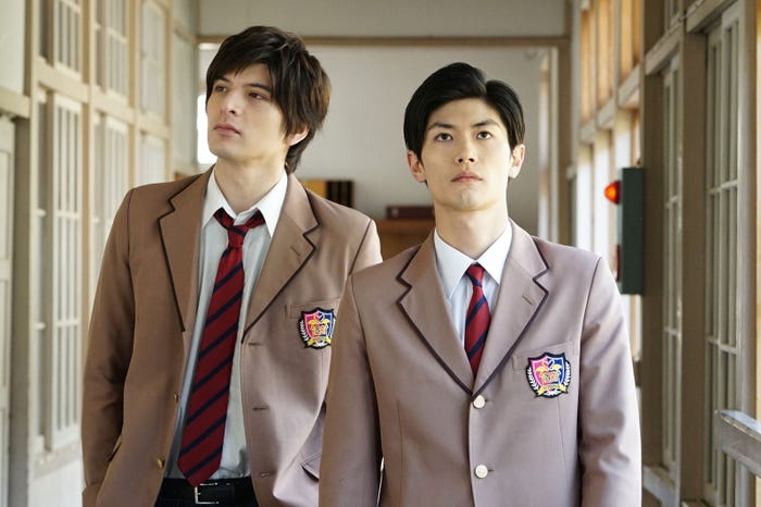 城田優、三浦春馬/「オトナ高校」第5話より(C)テレビ朝日