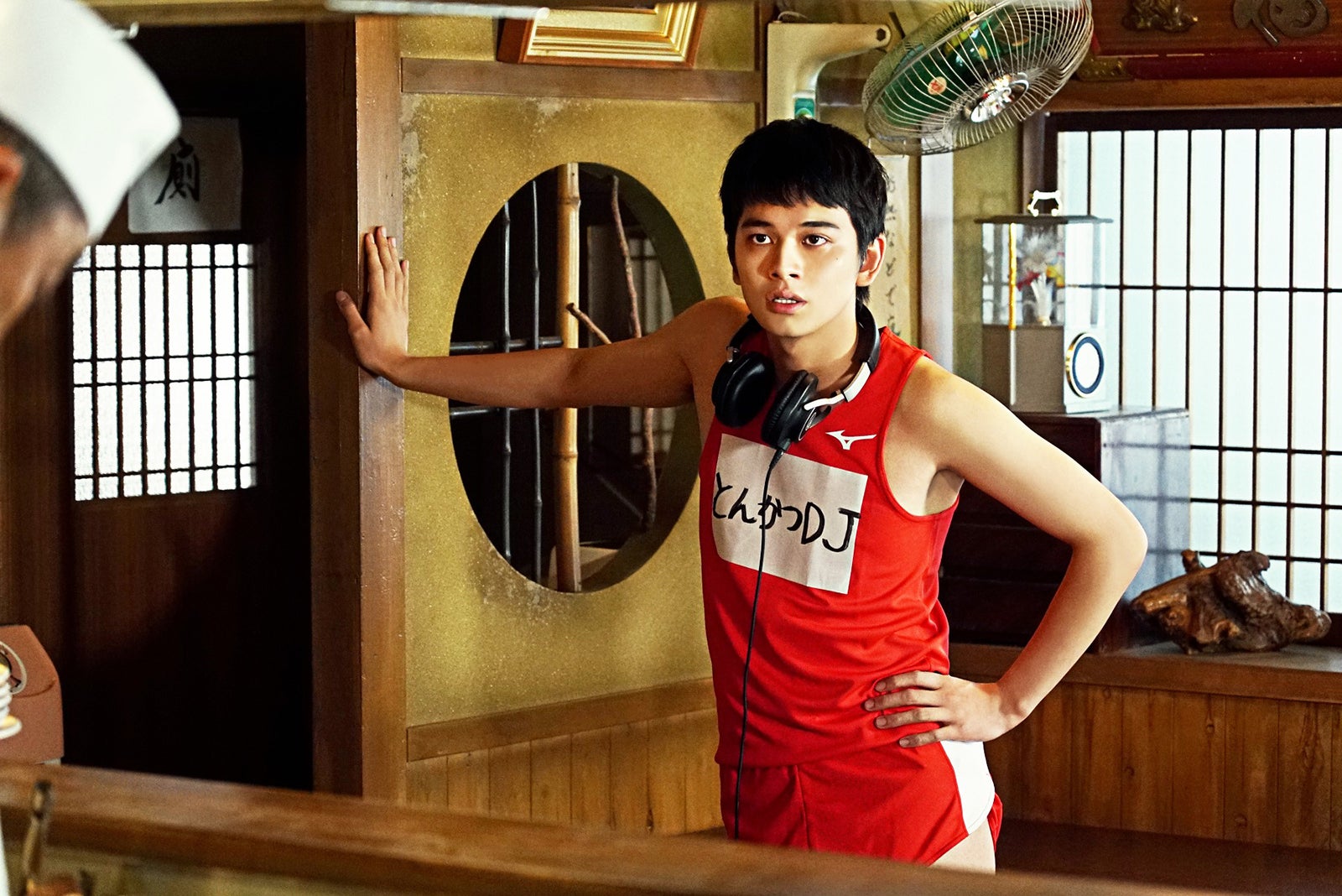 北村匠海「恥を捨てきった」わがままボディで渋谷爆走 山本舞香もお気に入りの映像公開＜とんかつDJアゲ太郎＞