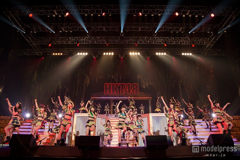 ライブの様子（C）AKS