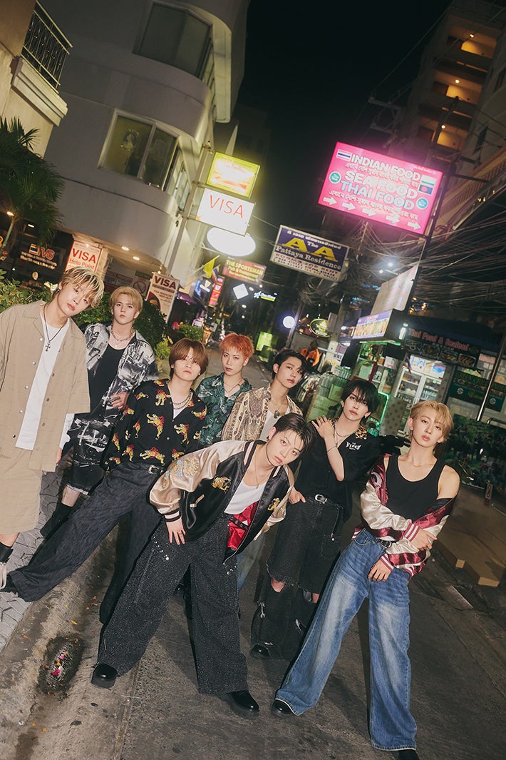 MAZZEL、初の写真集決定 パタヤの夜道で撮影した表紙公開