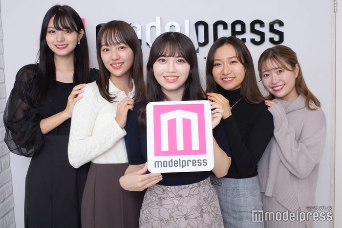 「ミス慶應コンテスト2022」ファイナリスト/左から:八木梨早さん、杉本綾香さん、荒木美輝さん、牧田爽夏さん、津田美友佳さん(C)モデルプレス