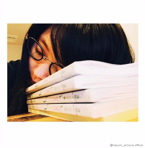 有村架純、メガネ姿の寝顔が可愛い ハードな撮影に激励の声続々