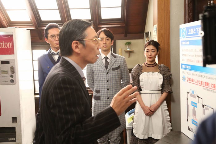 生瀬勝久、松重豊、滝藤賢一、中山美穂/「貴族探偵」第8話より(画像提供:フジテレビ)