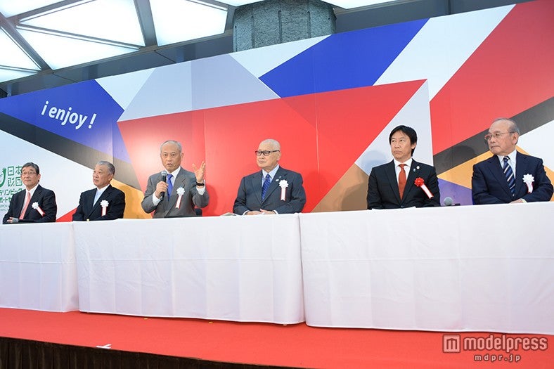 （後列左から）山脇康氏、笹川陽平氏、舛添要一氏、森喜朗氏、鈴木大地氏、鳥原光憲氏