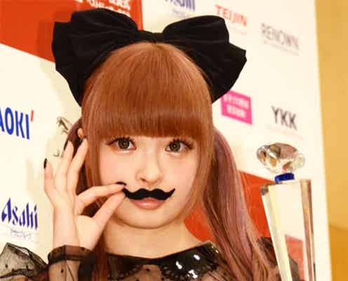 負傷のきゃりー、傷跡を“つけヒゲ”でカバー「TPOを意識しました」