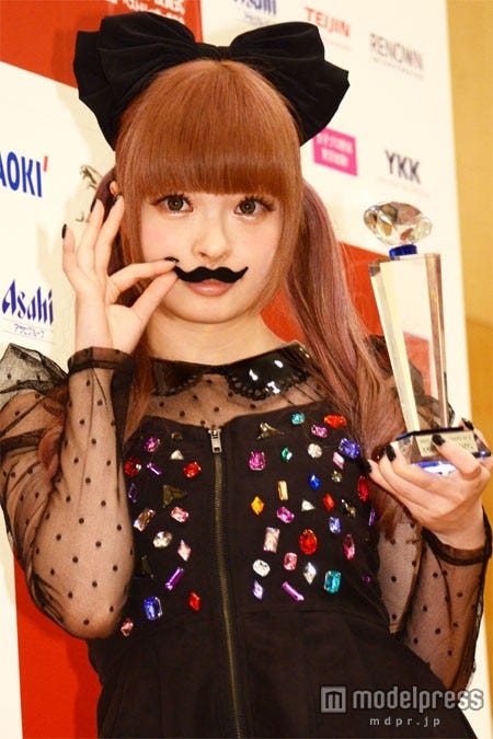 「第41回ベストドレッサー賞」受賞式でのきゃりーぱみゅぱみゅ