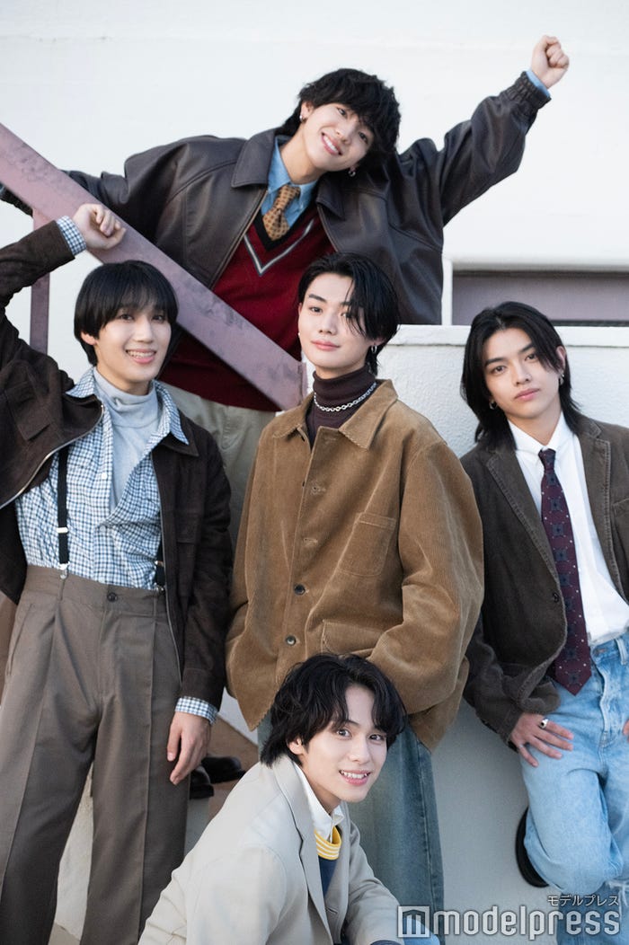 WILD BLUE/(左から時計回りに)鈴川直弥、池田優斗、鈴陽向、宮武颯、山下幸輝(C)モデルプレス