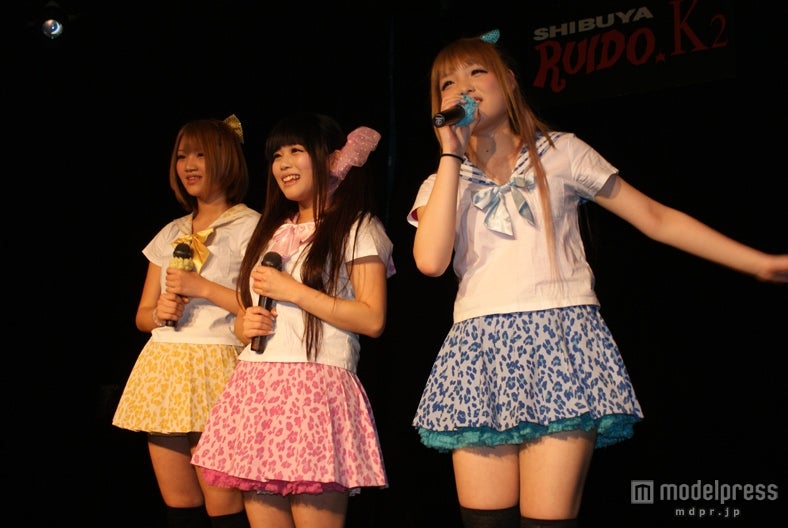 GALDOLL（左から：坂井樹乃、西永嶺花、江崎奈々帆）