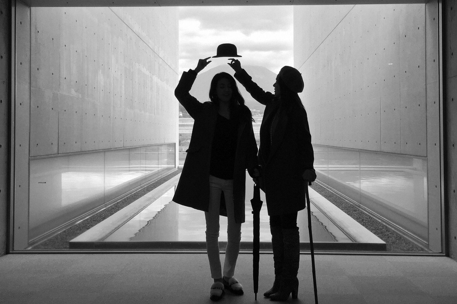 田中道子、伊藤ニーナ（C）TBS