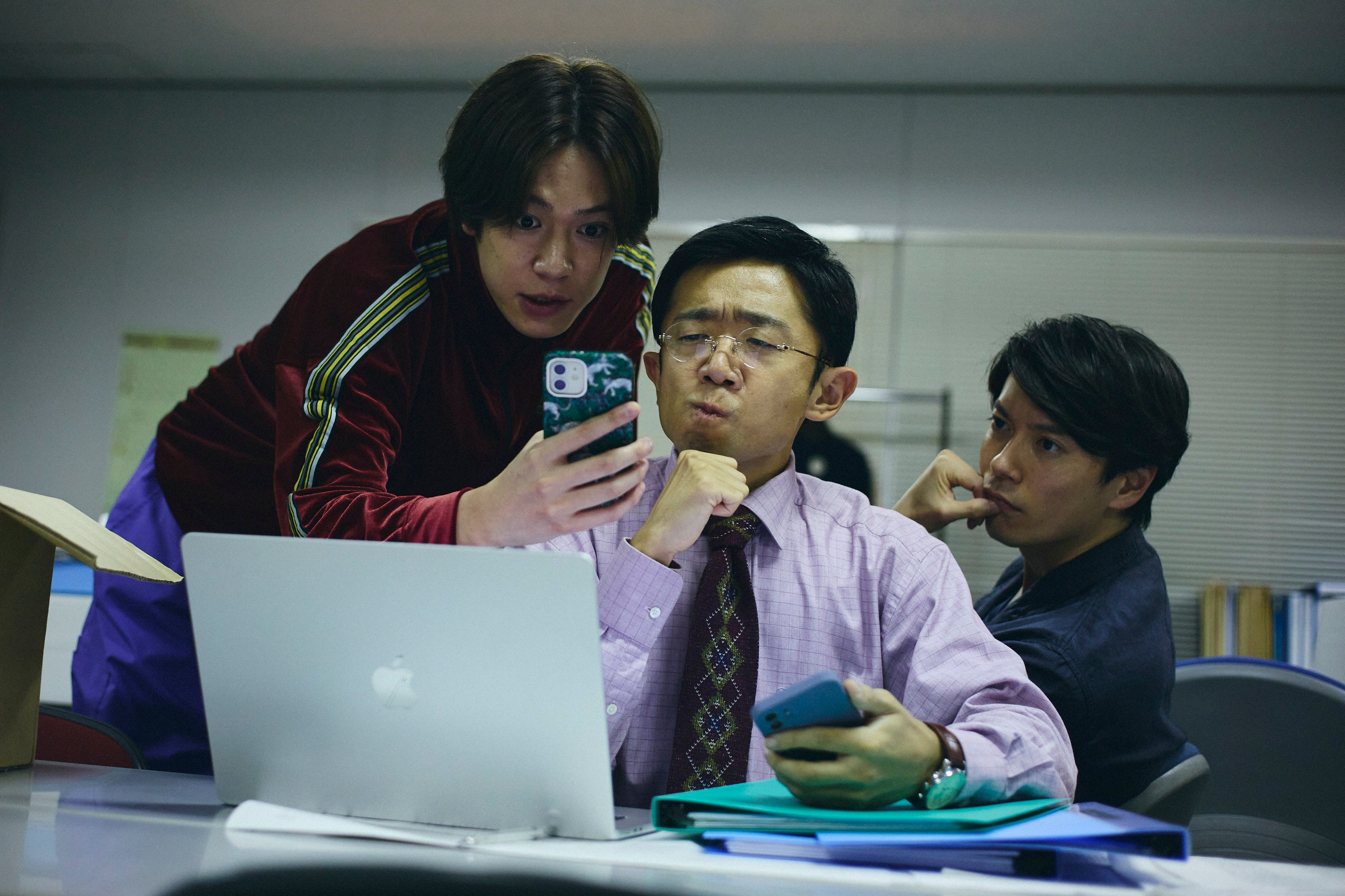 内藤秀一郎、えなりかずき、西村元貴「Qrosの女」第5話（C）「Qrosの女」製作委員会