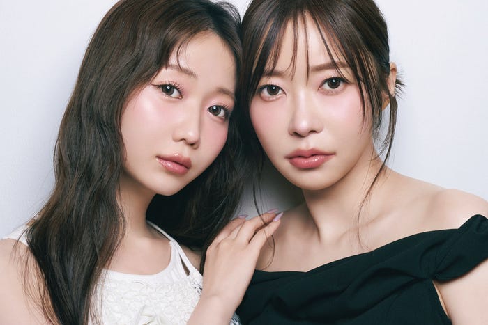 大谷映美里、指原莉乃(C)「BAILA」2026年8・9月合併号/集英社 撮影/三瓶康友