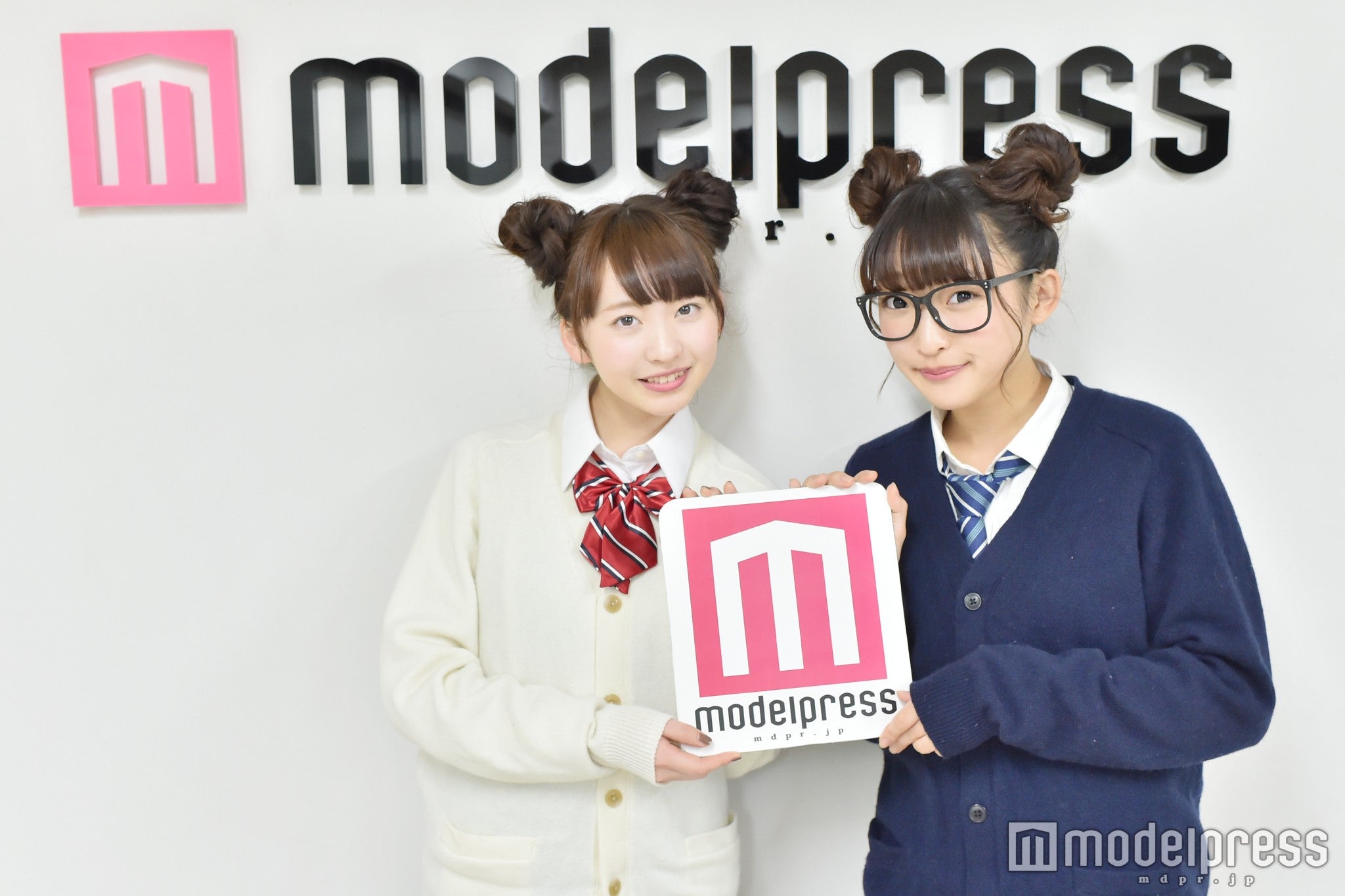 まこみな／（左から）まこ、みなみ／（C）モデルプレス