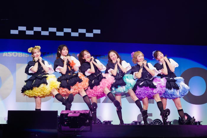 FRUITS ZIPPER(C)ヨシモリユウナ、樋口隆宏、石井亜希、岩本弘基