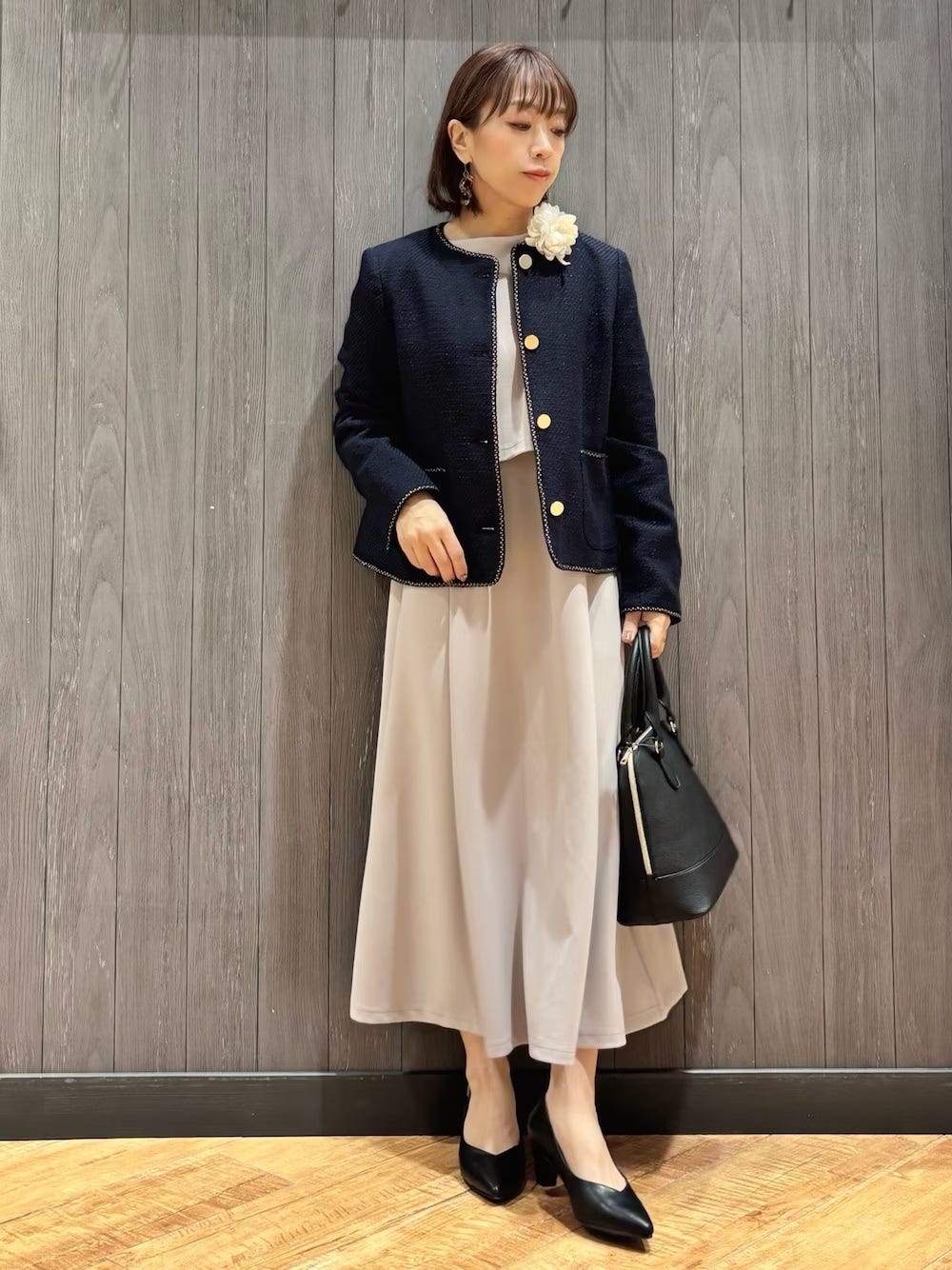 王道のツイードジャケットにセットアップ風ワンピースを　出典：WEAR