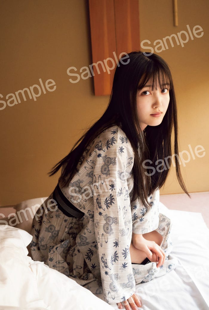 久保史緒里1st写真集「交差点」ランダム封入ポストカード(撮影:細居幸次郎)