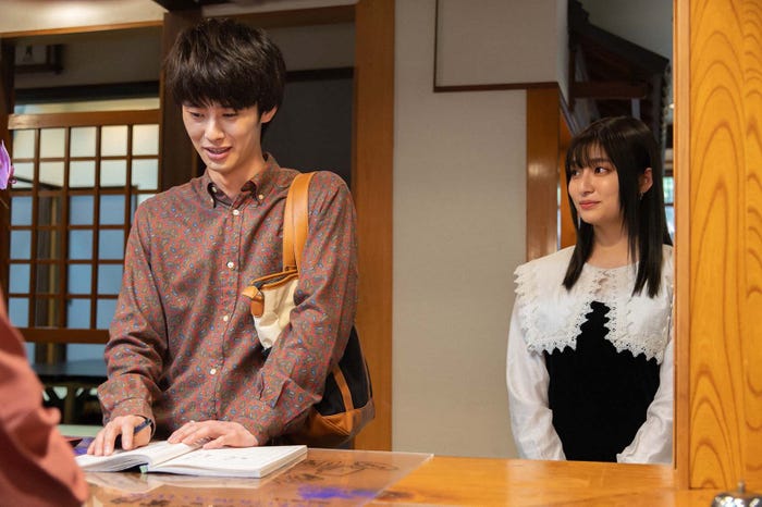 楽駆、吉川愛/「明日、私は誰かのカノジョ」第12話より(C)「明日、私は誰かのカノジョ」製作委員会・MBS