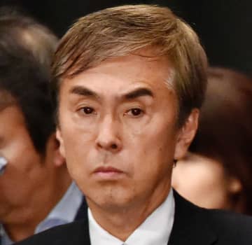 「まさかの」「あんな色あるんだ」石原伸晃氏、TVで10年愛車を公開 意外過ぎる車種「親近感」「可愛い」 妻のイカつい高級外車の隣に