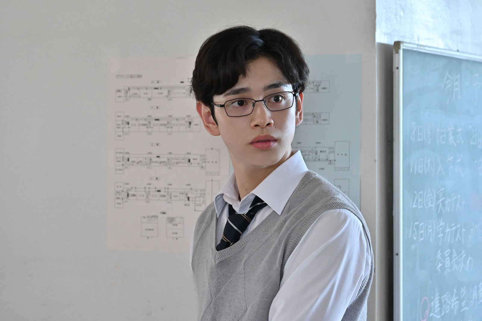 鈴木康介（C）「高良くんと天城くん」製作委員会・MBS