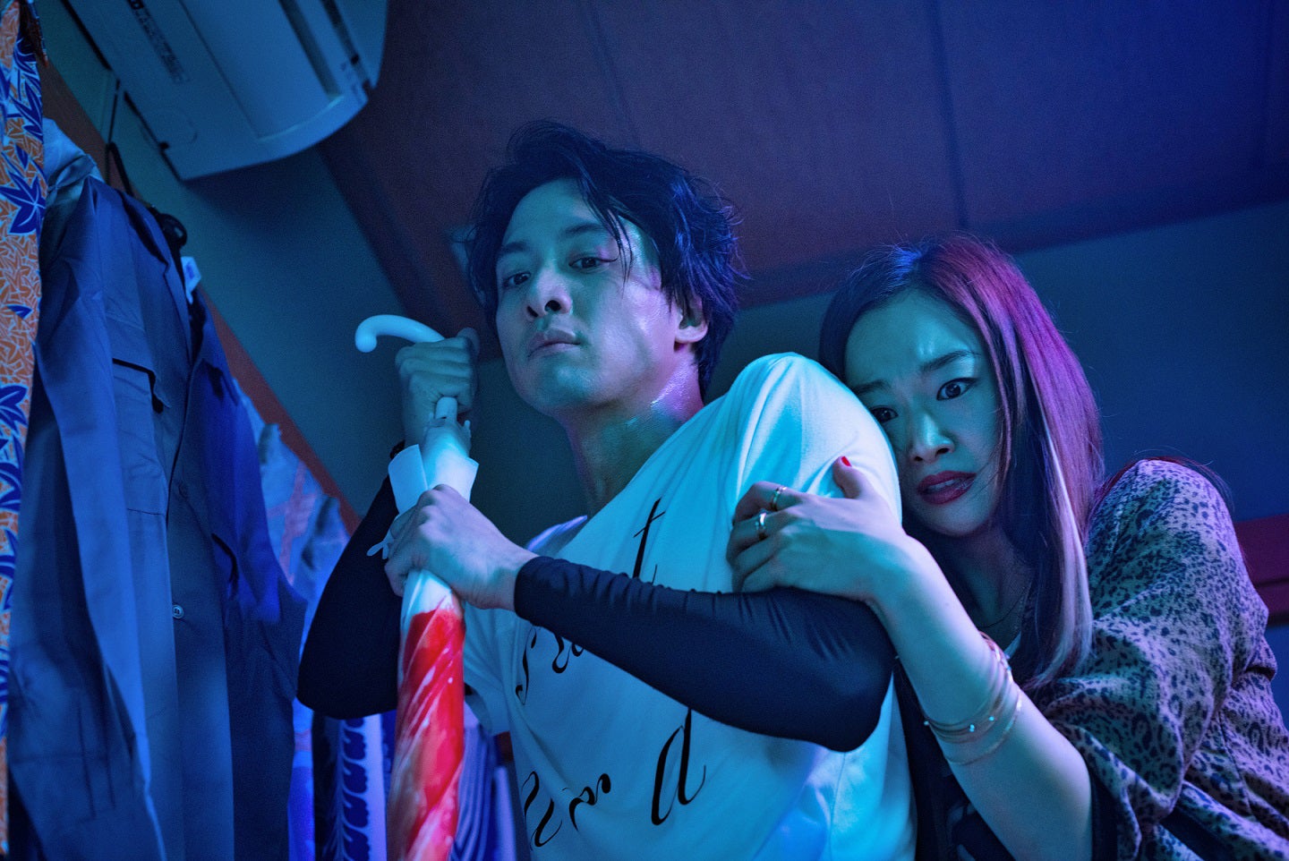 渡部秀、小野ゆり子／「GIVER 復讐の贈与者」第3話より（C）テレビ東京