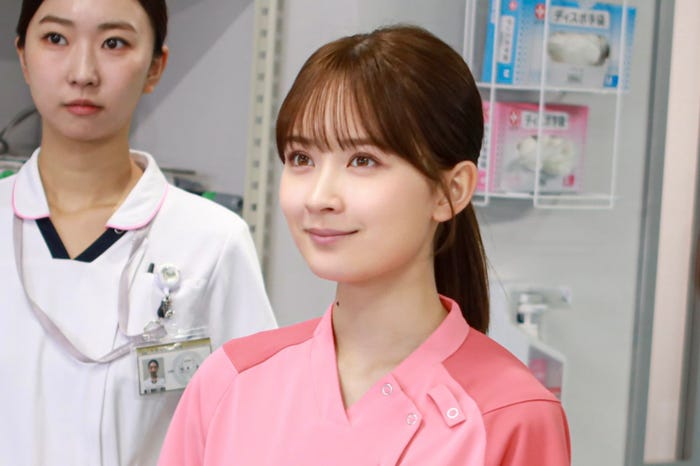 畑芽育「天久鷹央の推理カルテ」第2話(C)テレビ朝日