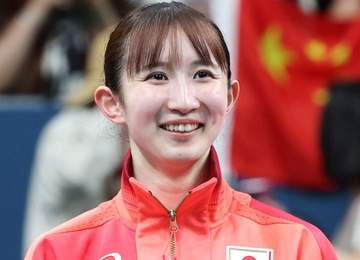 卓球 早田ひな「テーマはモアナ」海辺のワンピショットが「女神さまになってる」「マーメイド」ファン大反響 髪をおろした姿が「華やかだ」