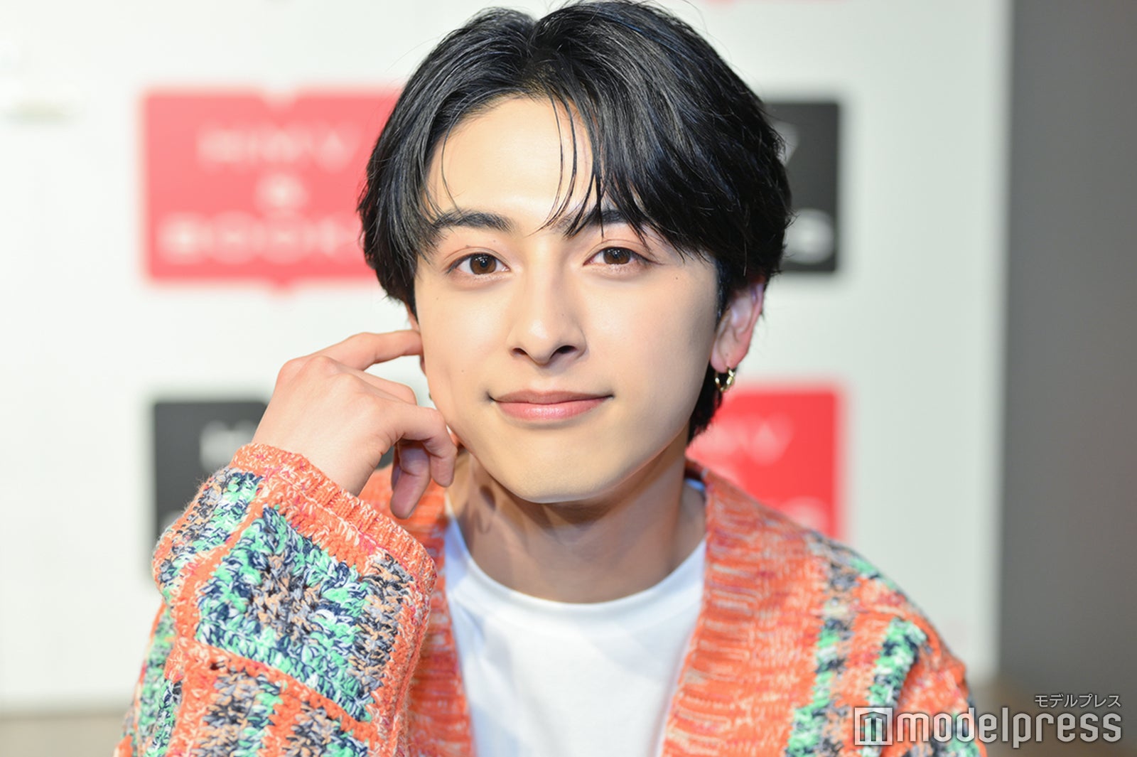 モデルプレスのインタビューに応じた新原泰佑（C）モデルプレス