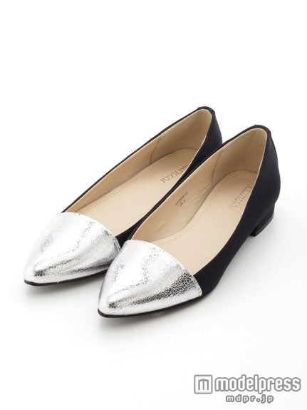ポインテッドコンビフラットシューズ「JUSGLITTY」12,636円（税込）