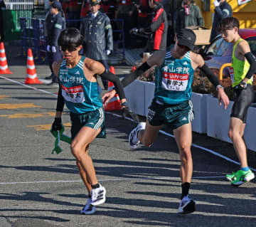 王者青学大がまさかの大苦戦 2区終えて11位 2区飯田翔大が追い上げ5人抜きも首位と2分15秒差に…往路で苦境