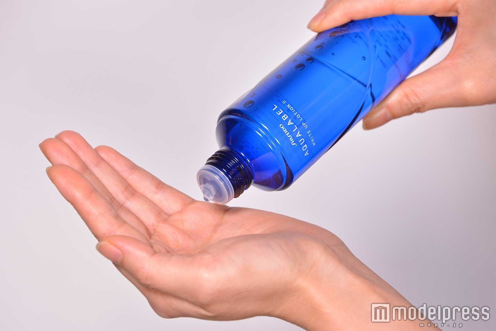 ローションはとろみのあるテクスチャー（C）モデルプレス