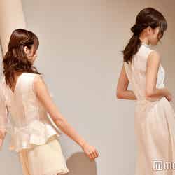 バックショット！左から：衛藤美彩、白石麻衣（C）モデルプレス