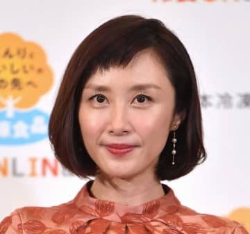 18歳娘がいたのか？！夫は人気芸人の3児ママ 長女卒業報告に「涙涙です」「いやぁ～早い」 長男6歳時のメモに涙腺崩壊の声